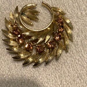 Elegant Vintage Lisner Gold Leaf Brooch with Amber Accents